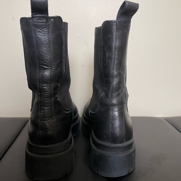 Stylish Boots - Picture 4 of 4